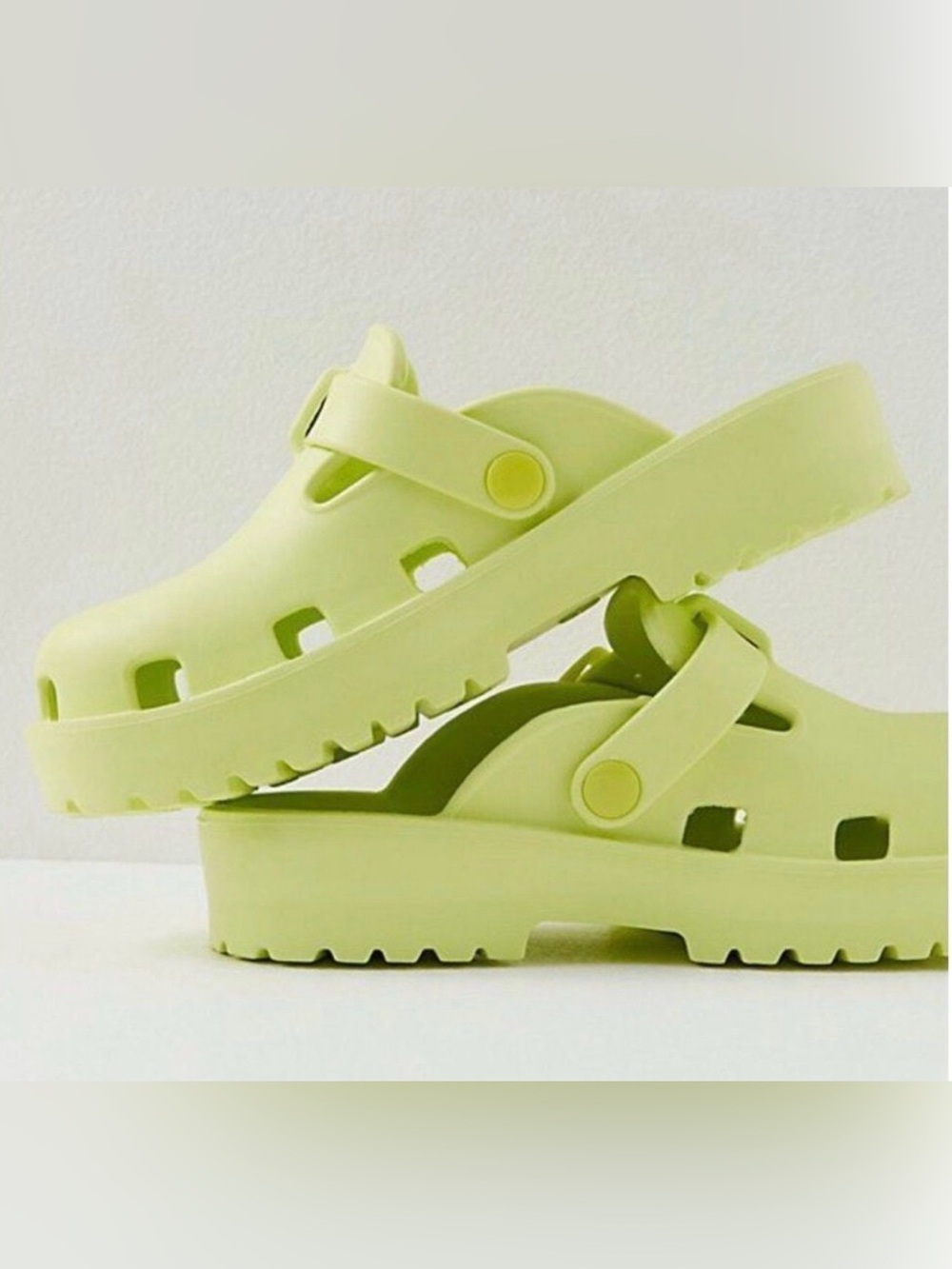 Free People Karlie buckle neon clogs size 7 New without tags